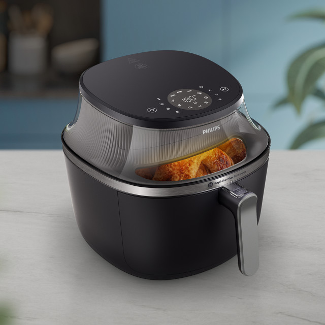 Philips 3000 Series Digital Airfryer with Window, 7.2L on the table with chicken