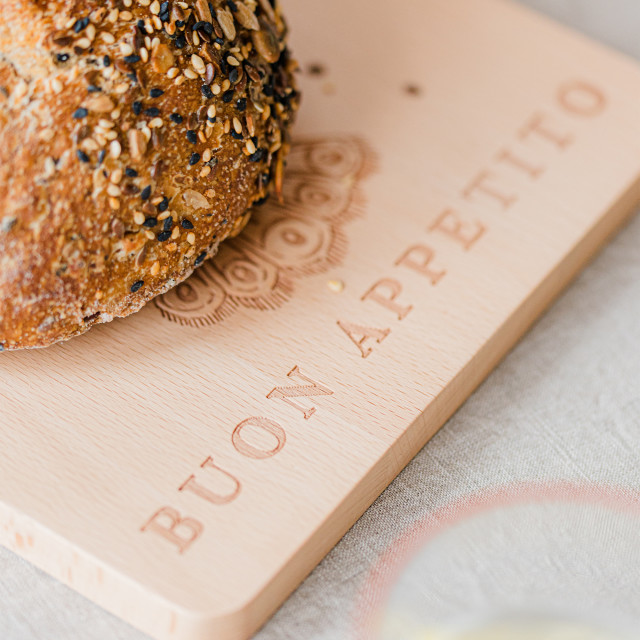 Yvonne Ellen Lobster Serving Board, 32cm with bread
