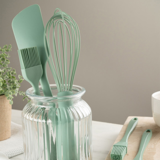 Fusion Twist Silicone Whisk - Mint with other utensils
