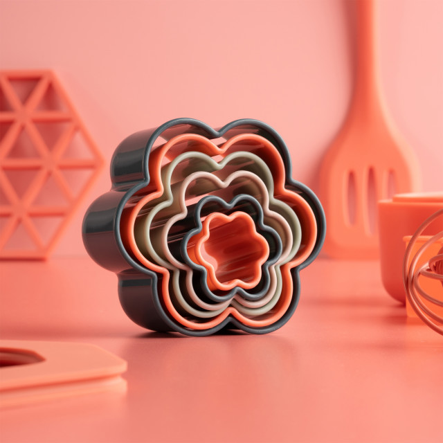 Fusion Twist Flower Cookie Cutters, Set of 6 on the table