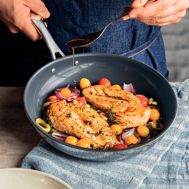 Tramontina Grano Stainless Steel Ceramic Coating Frying Pan - 20cm with food