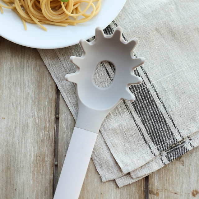 Kitchen Inspire Silicone Spaghetti Ladle with spaghetti on the table