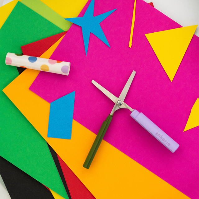 Kikkerland On-The-Go Pocket Scissors with coloured papers
