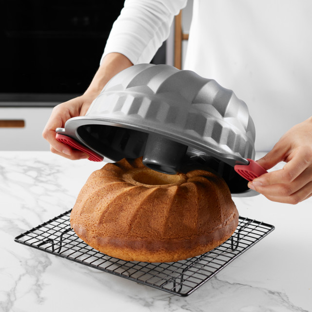 Lekue Non-Stick Fluted Cake Mould