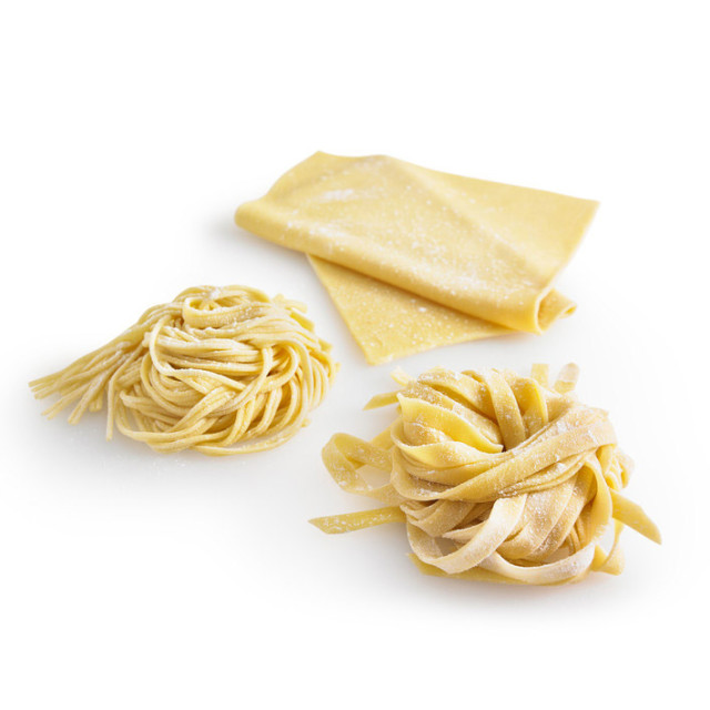 KitchenAid Stand Mixer Deluxe Pasta Roller Attachment Set ready made spaghetti, fettuccine, and lasagne