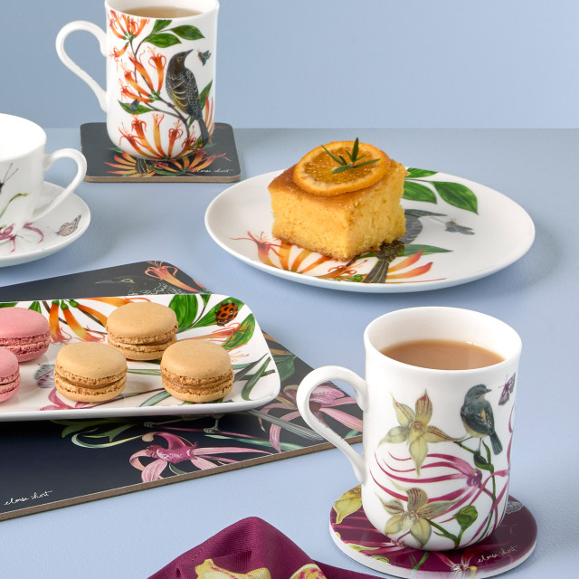 Maxwell & Williams Eloise Short Lyric Mug, 330ml - Yellow Robin with tea on the table
