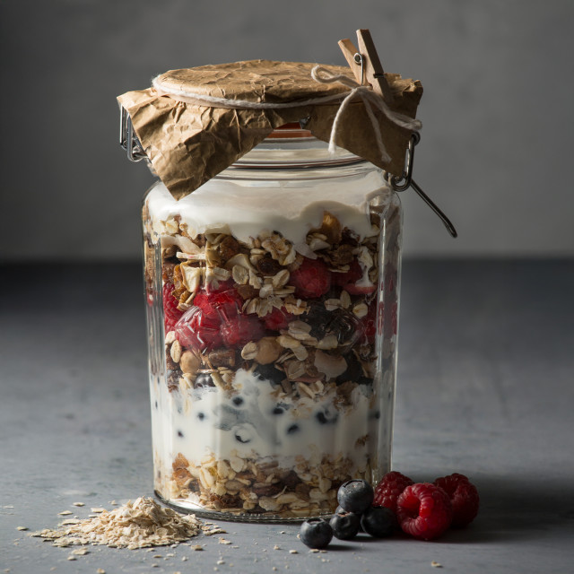 Kilner Facetted Clip Top Jar - 950ml with breakfast 