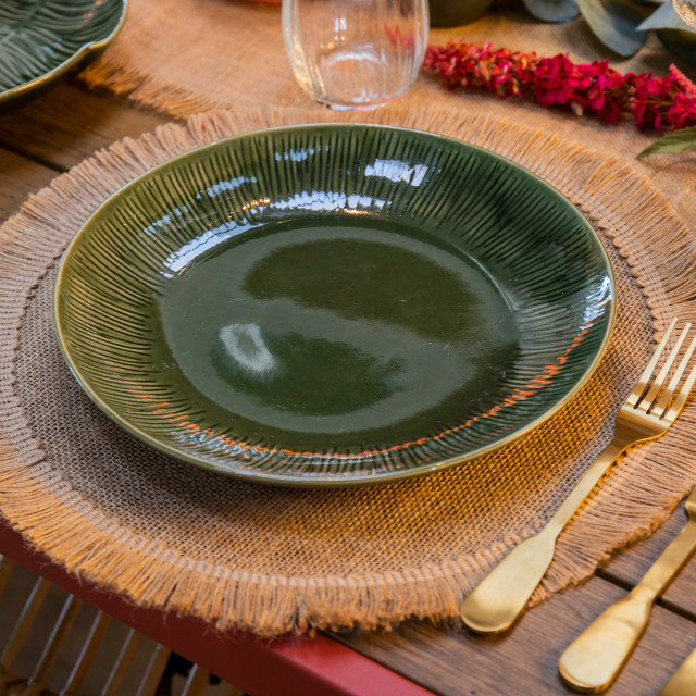 Mikasa Brown Round Hessian Placemats, Set of 4 with a plate