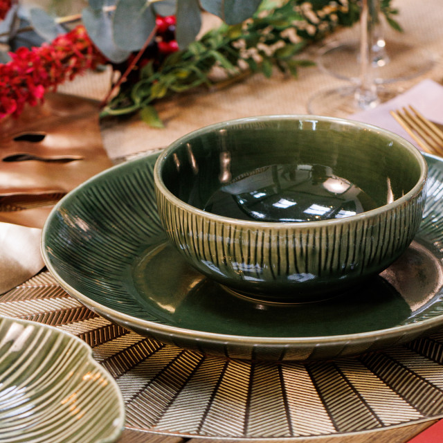 Mikasa Round Gold Placemats, Set of 4 with a dinner set