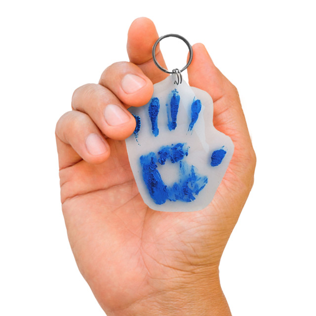Pikkii Handprint Keychain Shrink Kit detail