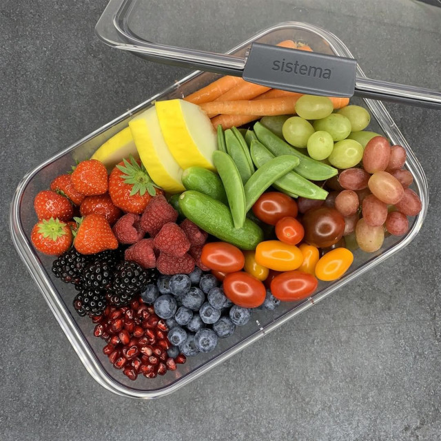 Sistema Brilliance Large Rectangular Container, 2L with fruits