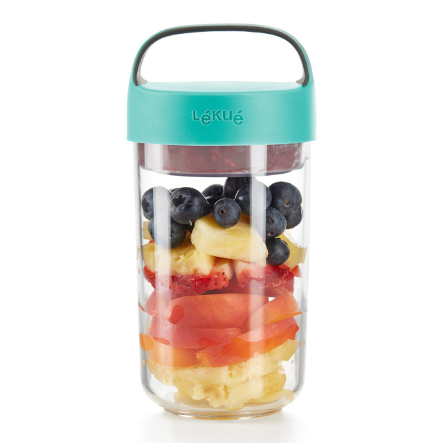 Lekue Jar To Go, 600ml - Green angle with food