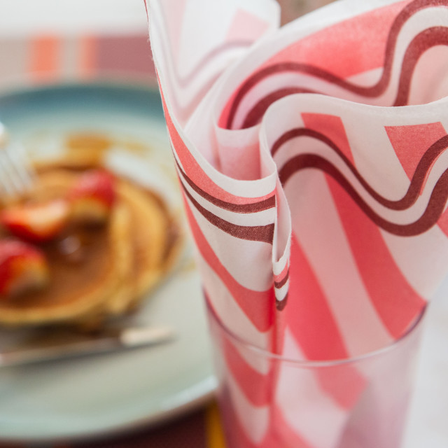 Tavola Wave Biodegradable Paper Napkins, Pack of 25 pink ombre in a glass