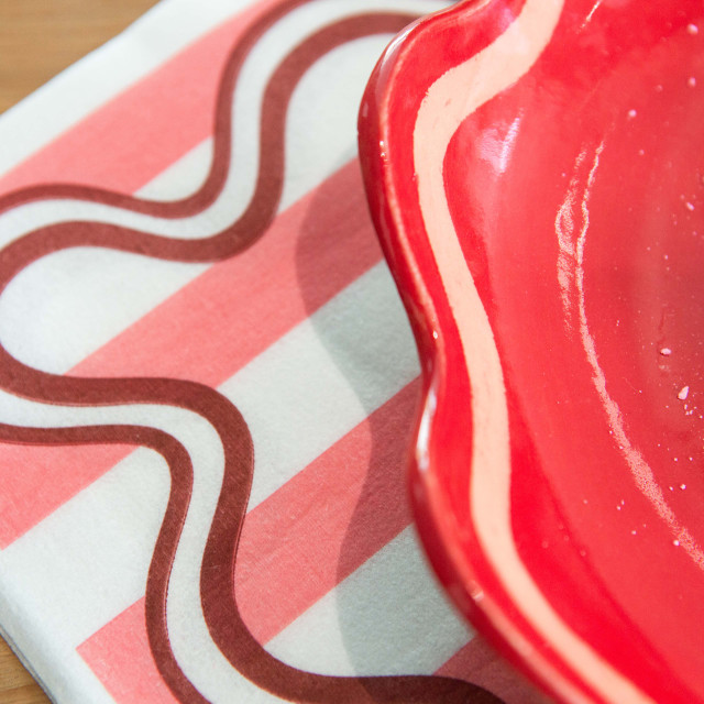 Tavola Wave Biodegradable Paper Napkins, Pack of 25 pink ombre under plate