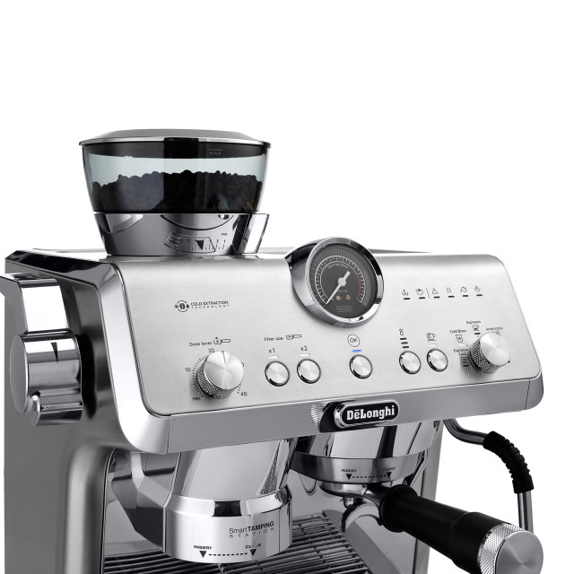 DeLonghi La Specialista Opera Manual Pump Espresso Coffee Machine, EC9555.M detail