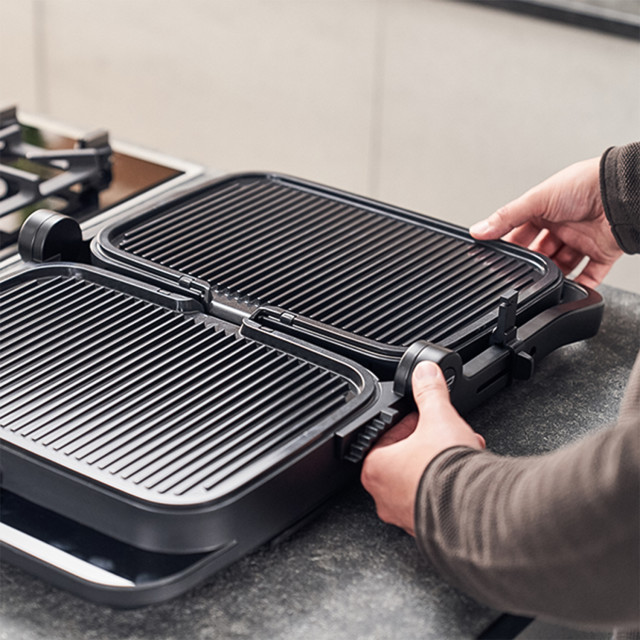 Zwilling Enfinigy Contact Grill, 1850W next the stove