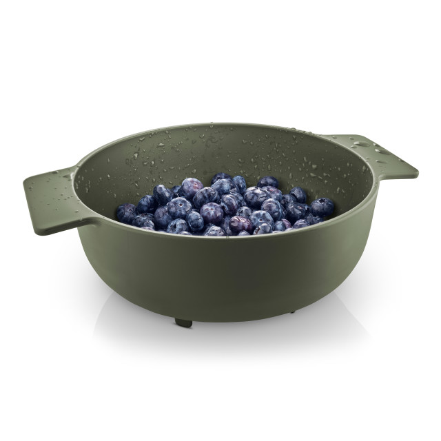 Eva Solo Green Tools Colander angle with blueberries