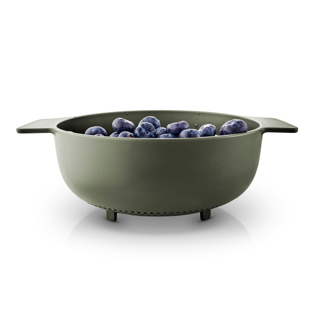 Eva Solo Green Tools Colander angle with blueberries