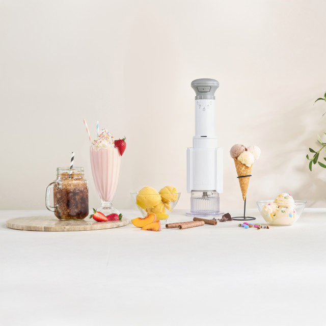 Cuisinart Freeze Wand Ice Cream Maker, 720ml with ice cream and milkshakes