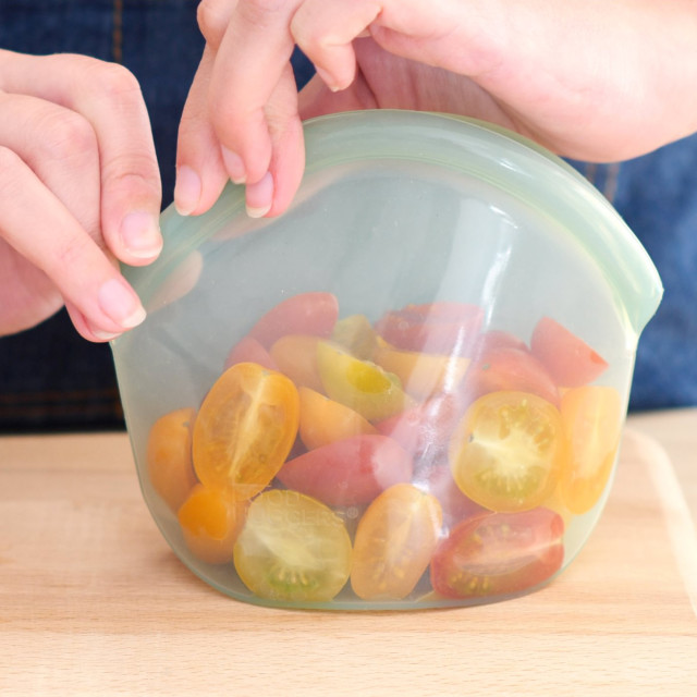 Food Huggers Reusable Silicone Hugger Bag, 400ml - Juniper with veg 
