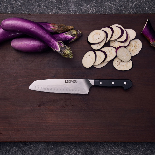 Zwilling Pro Santoku Knife with Scalloped Kullen Edge, 18cm