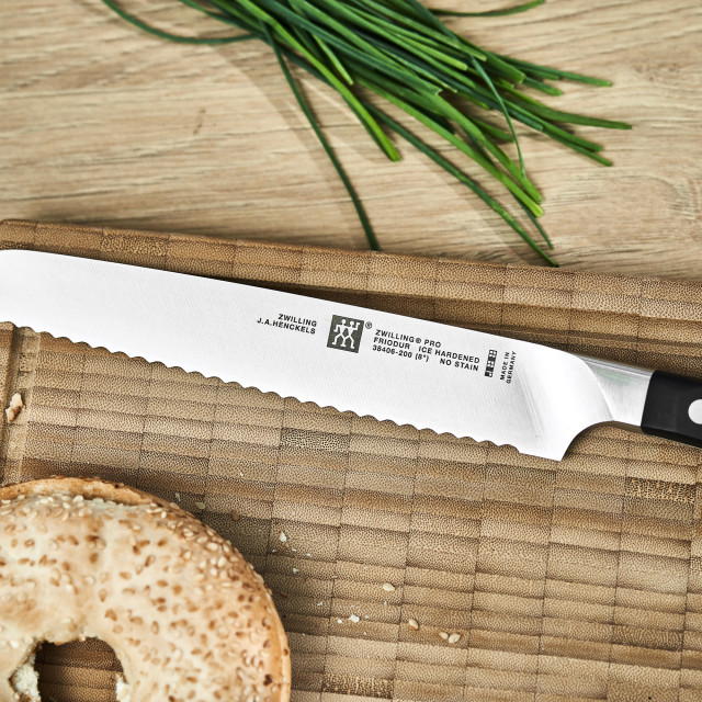 Zwilling Pro Bread Knife, 20cm