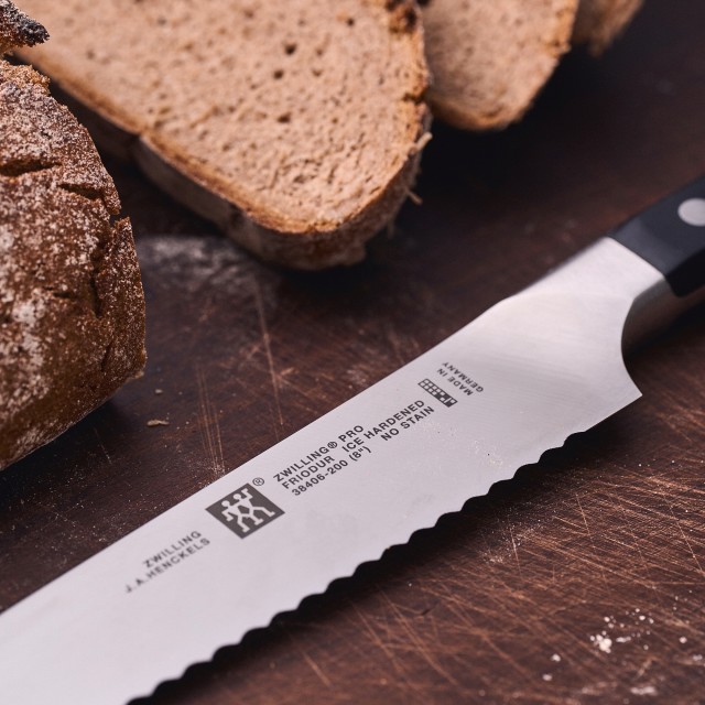 Zwilling Pro Bread Knife, 20cm