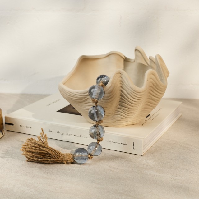 Thread Office Ceramic Clam Shell