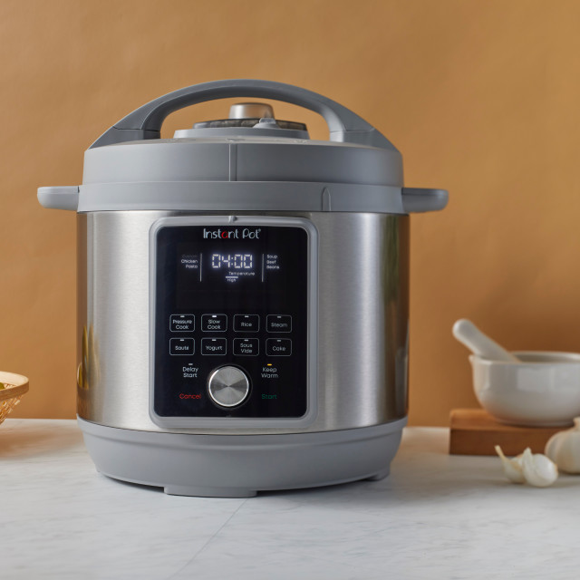Instant Pot Duo Plus Whisper Quiet 9-in-1 Smart Cooker, 8L