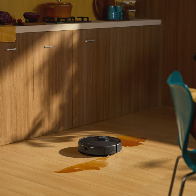 Roborock Q7 TF+ Auto-Empty Smart Robot Vacuum - Black