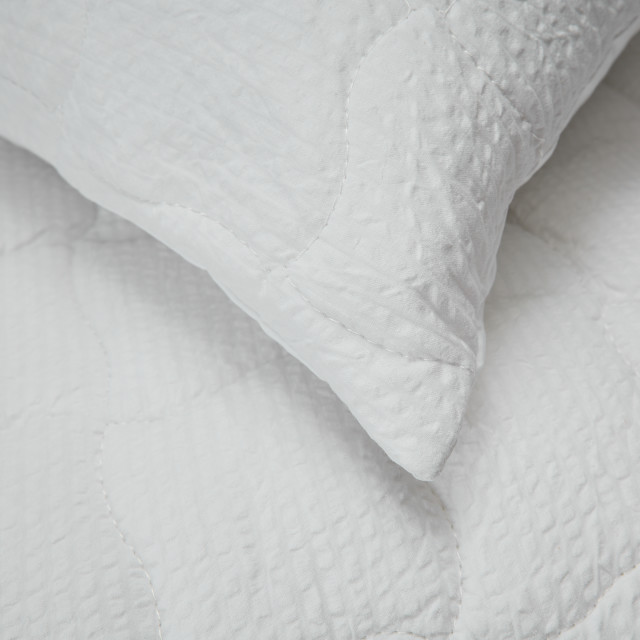 Humble & Mash White Seersucker Quilt Set - Double/Queen