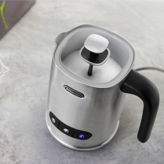 DeLonghi LatteMix Hot & Cold Milk Frother, 250ml