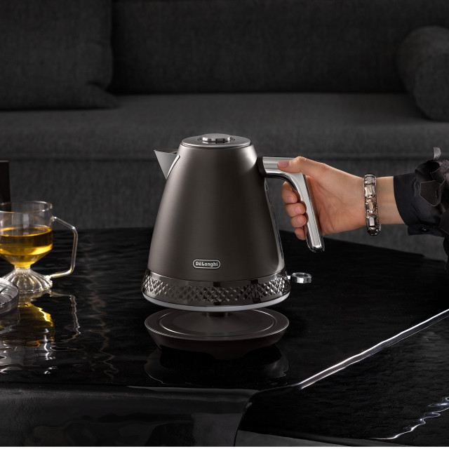 DeLonghi Diadema Cordless Electric Kettle, 1.7L - Black Metal