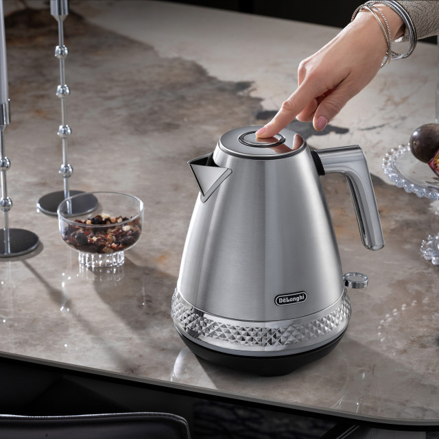 DeLonghi Diadema Cordless Electric Kettle, 1.7L - Metallic