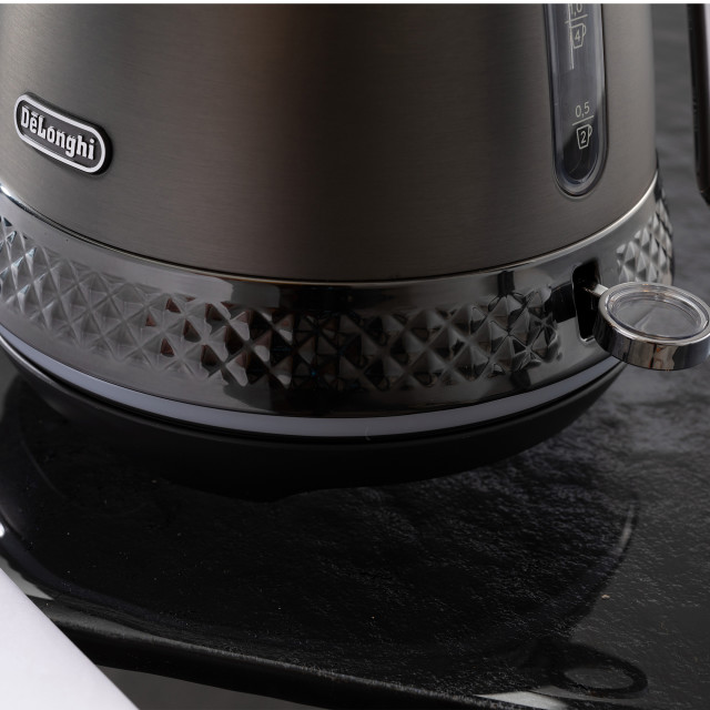DeLonghi Diadema Cordless Electric Kettle, 1.7L - Black Metal