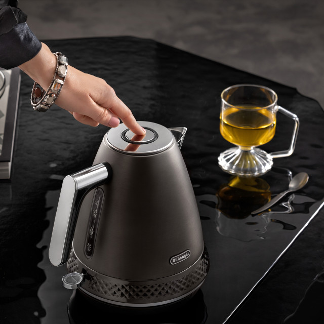 DeLonghi Diadema Cordless Electric Kettle, 1.7L - Black Metal