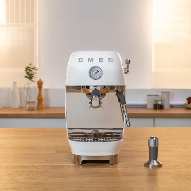 Smeg Manual Espresso Coffee Machine with Cold Brew - White