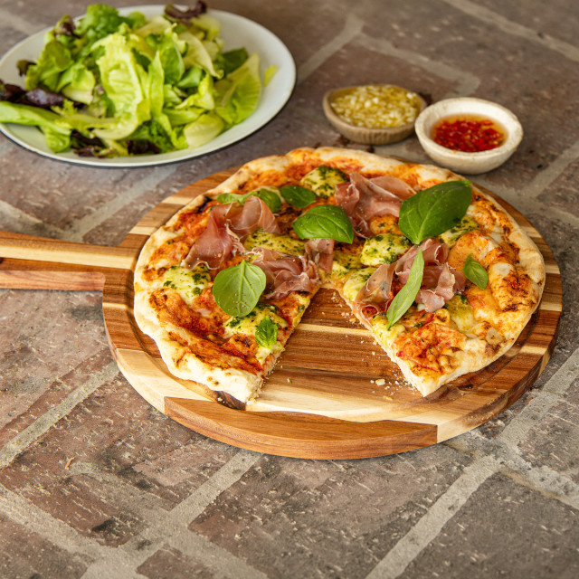 BlockSmith Round Serving Board with Handle, 30cm