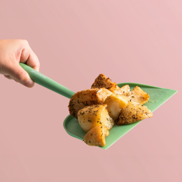 KitchenCraft Silicone Roasting Scoop
