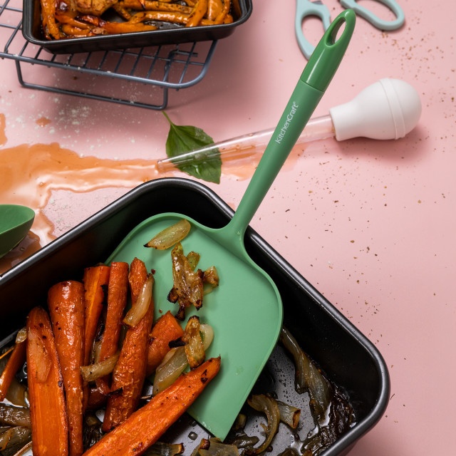 KitchenCraft Silicone Roasting Scoop