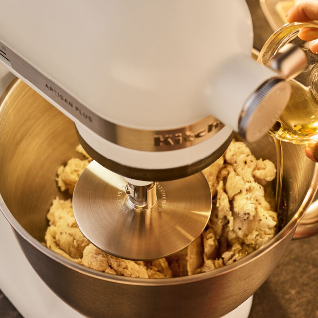 KitchenAid Artisan Plus 4.7L Tilt-Head Stand Mixer - Porcelain White