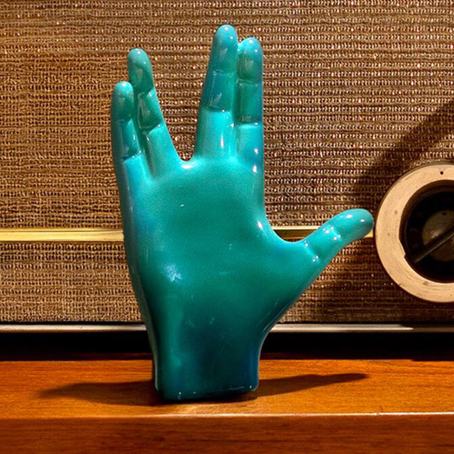 Le Creuset Star Trek Hand Spoon Rest, 19cm - Spock Hand