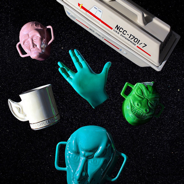 Le Creuset Star Trek Hand Spoon Rest, 19cm - Spock Hand