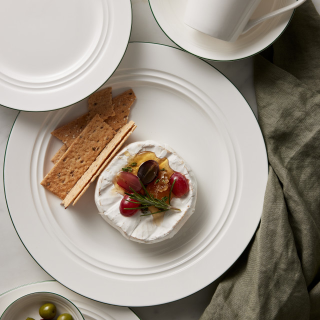 Maxwell & Williams White Basics Edge Rim Dinner Plates, Set of 4