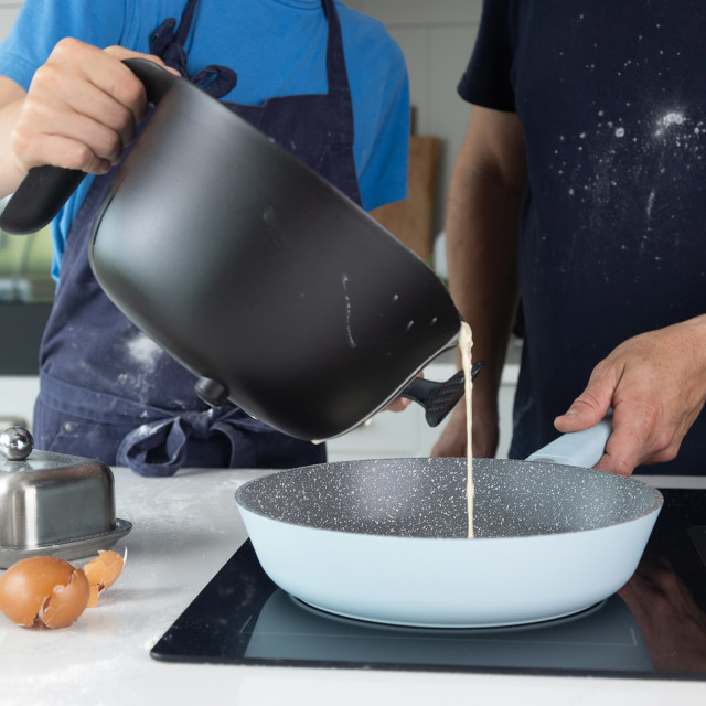MasterClass Cast Aluminium Frying Pan, 28cm - Sky Blue