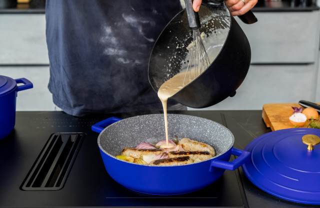 MasterClass Cast Aluminium Shallow Casserole Dish, 4L - Electric Blue