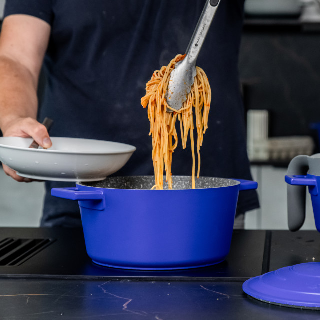 MasterClass Cast Aluminium Casserole Dish, 4L - Electric Blue