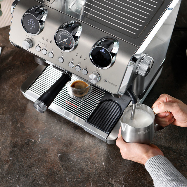DeLonghi La Specialista Maestro Manual Pump Espresso Coffee Machine, EC9885.M