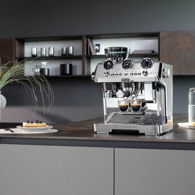 DeLonghi La Specialista Maestro Manual Pump Espresso Coffee Machine, EC9885.M