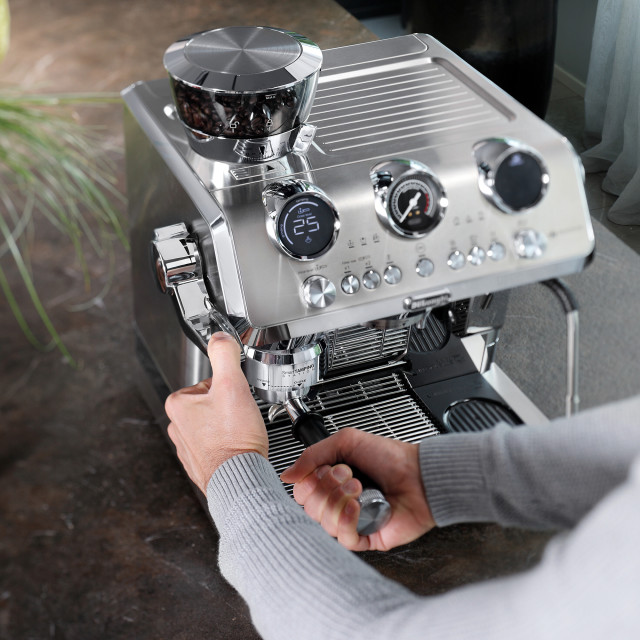 DeLonghi La Specialista Maestro Manual Pump Espresso Coffee Machine, EC9885.M